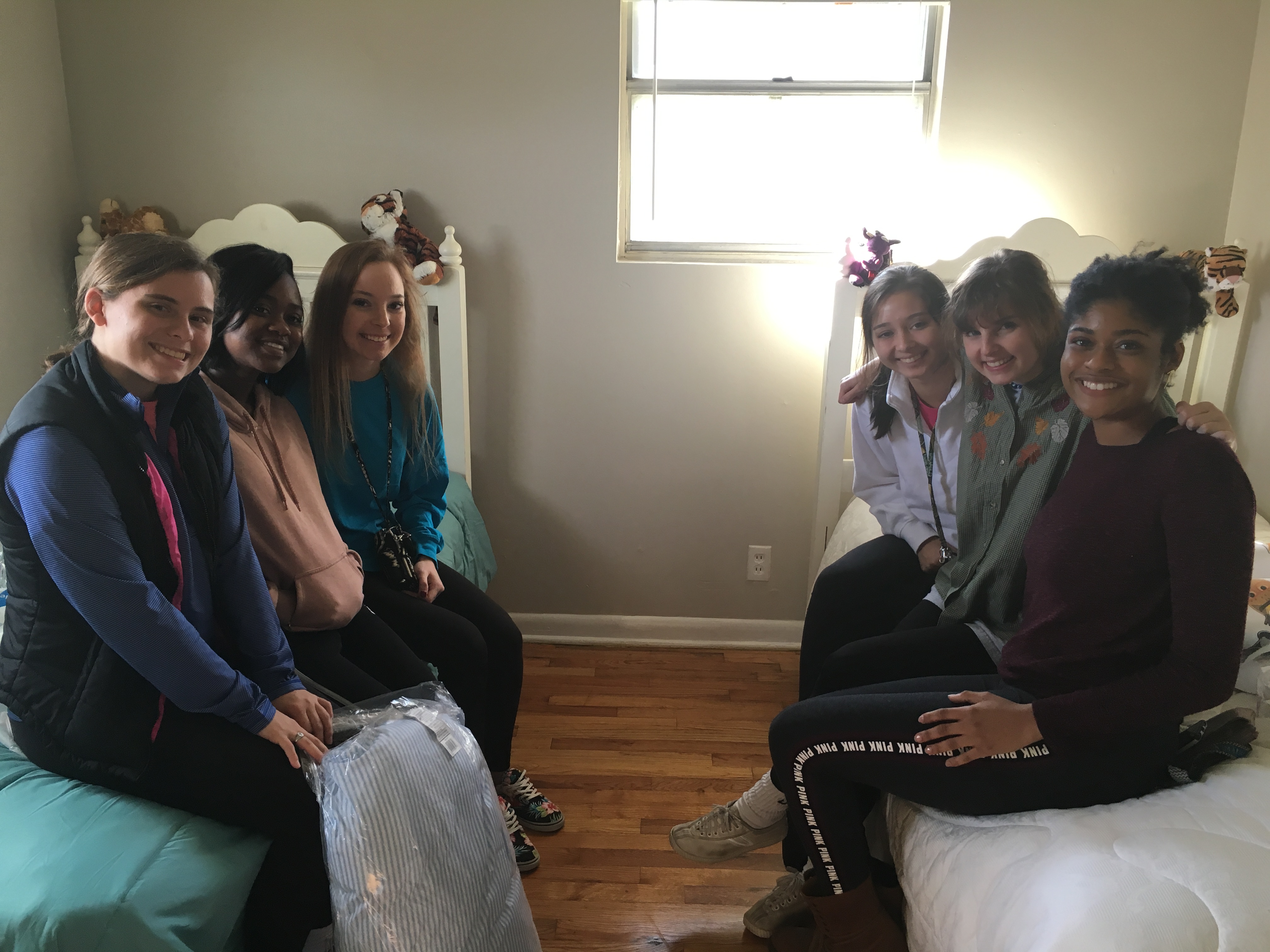 While refugee crisis grows, Marian girls offer support