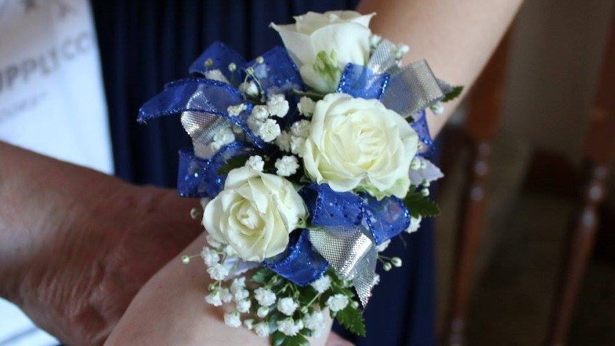 Winter Formal prep: The ultimate flower buying guide!