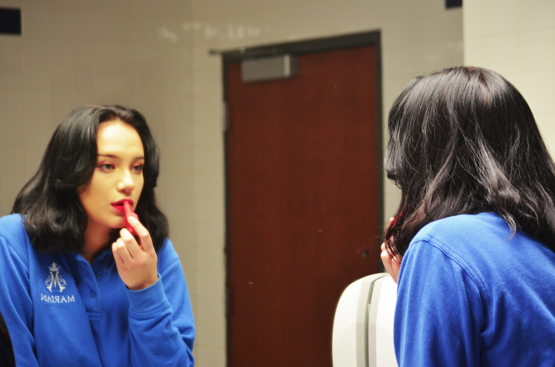 Freshman Samantha Flores expresses creativity through makeup